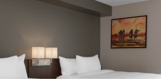 210_nqq1_2queen A bed with two pillows in a hotel room